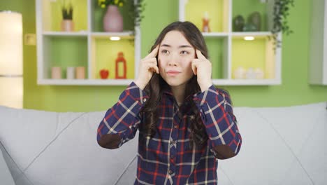 Asiatische-Junge-Frau-Mit-Kopfschmerzen.-Gesundheitsprobleme.